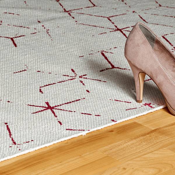 Rosa Pump auf Designteppich in weiß und fuchsia von Heineking24